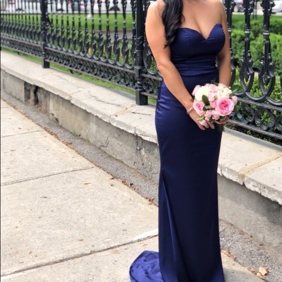 Gown - Picture 2 of 8